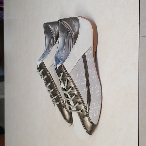 NEW Women's Calvin Klein Reese Logo Sneakers Size 9 - Picture 10 of 12